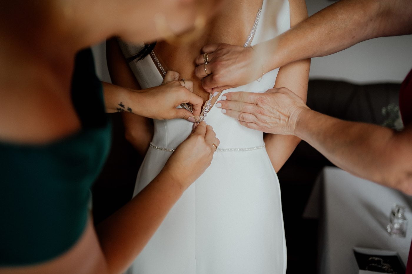 wesele w stodole pod kasztanami bystra fotograf slubny stylovacom 030