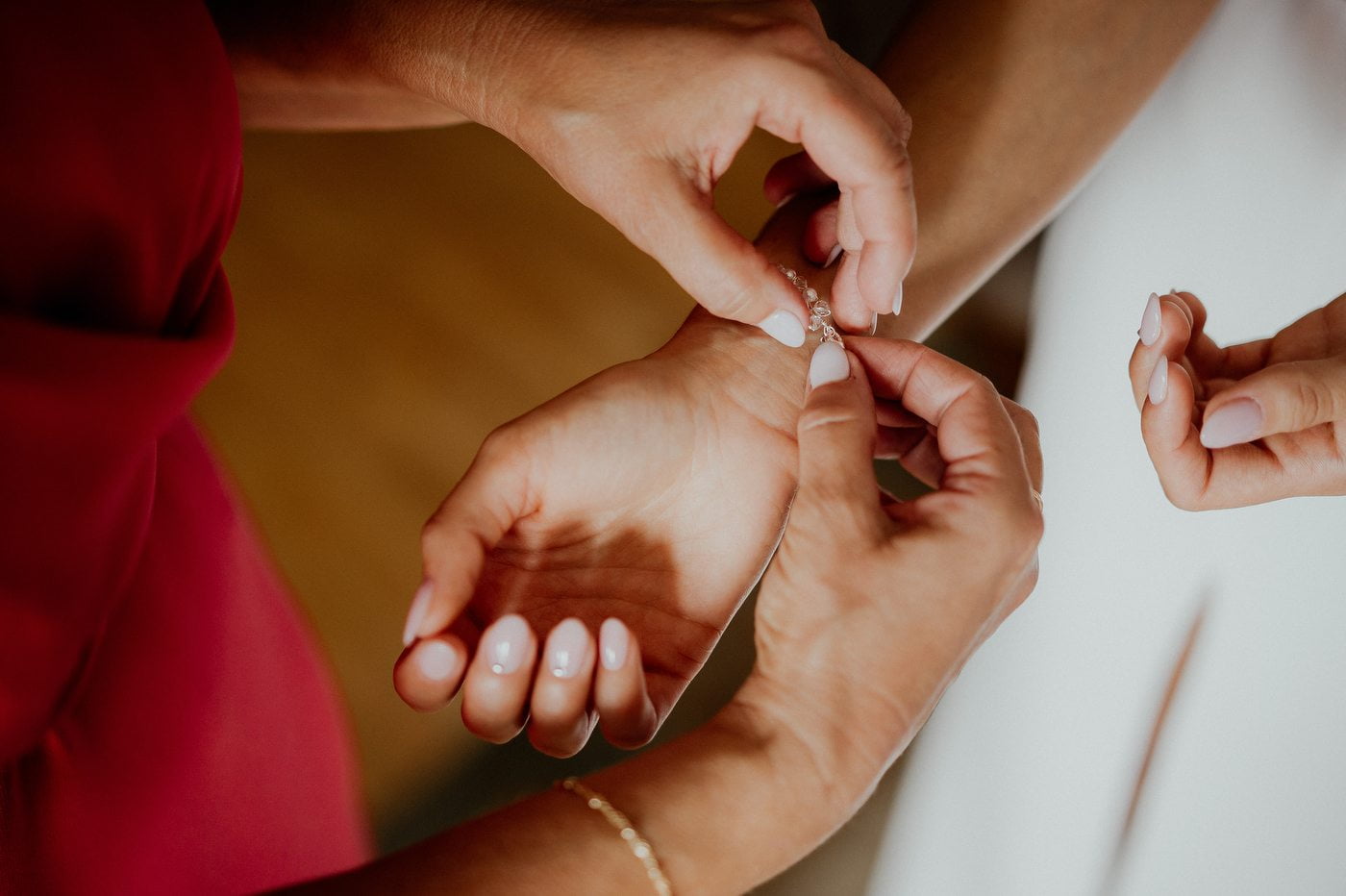 wesele w stodole pod kasztanami bystra fotograf slubny stylovacom 032