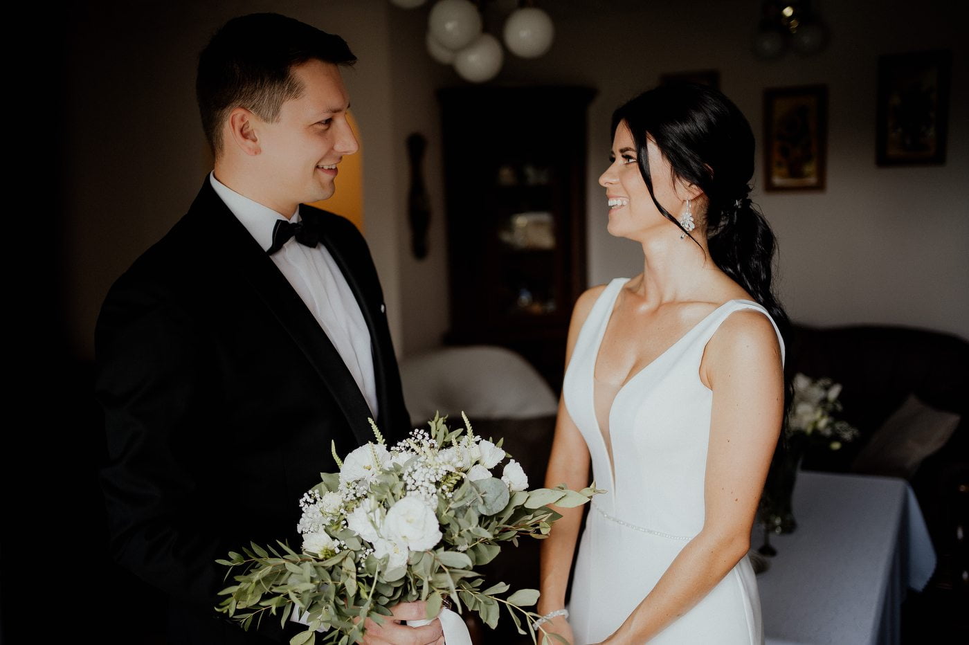 wesele w stodole pod kasztanami bystra fotograf slubny stylovacom 038