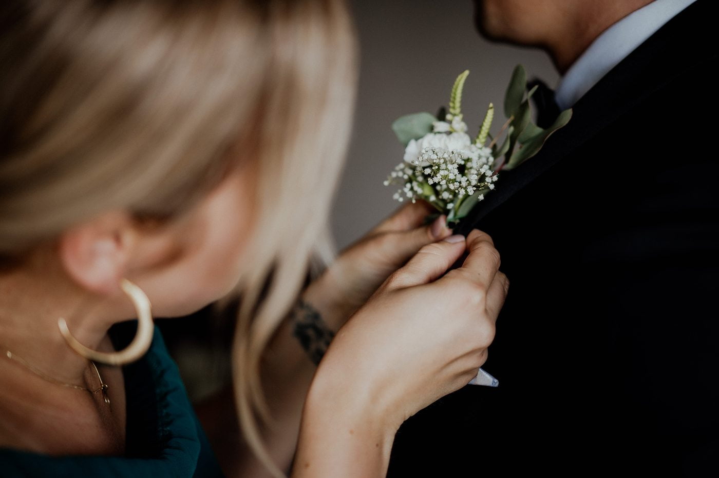wesele w stodole pod kasztanami bystra fotograf slubny stylovacom 040