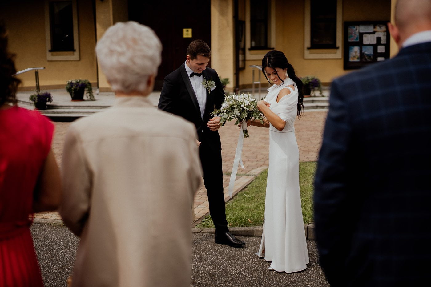 wesele w stodole pod kasztanami bystra fotograf slubny stylovacom 046