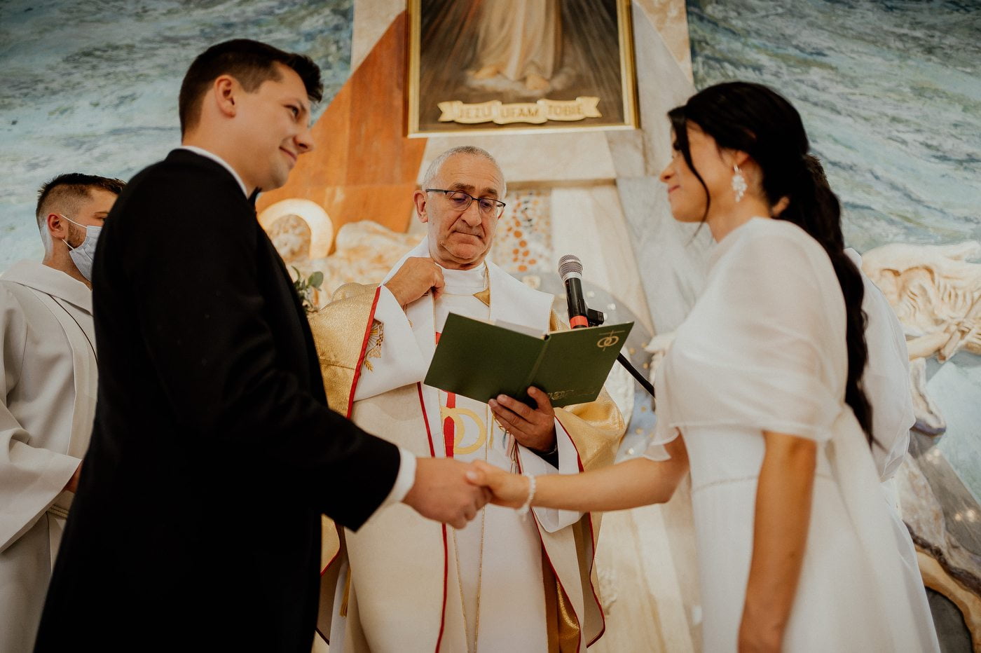 wesele w stodole pod kasztanami bystra fotograf slubny stylovacom 053