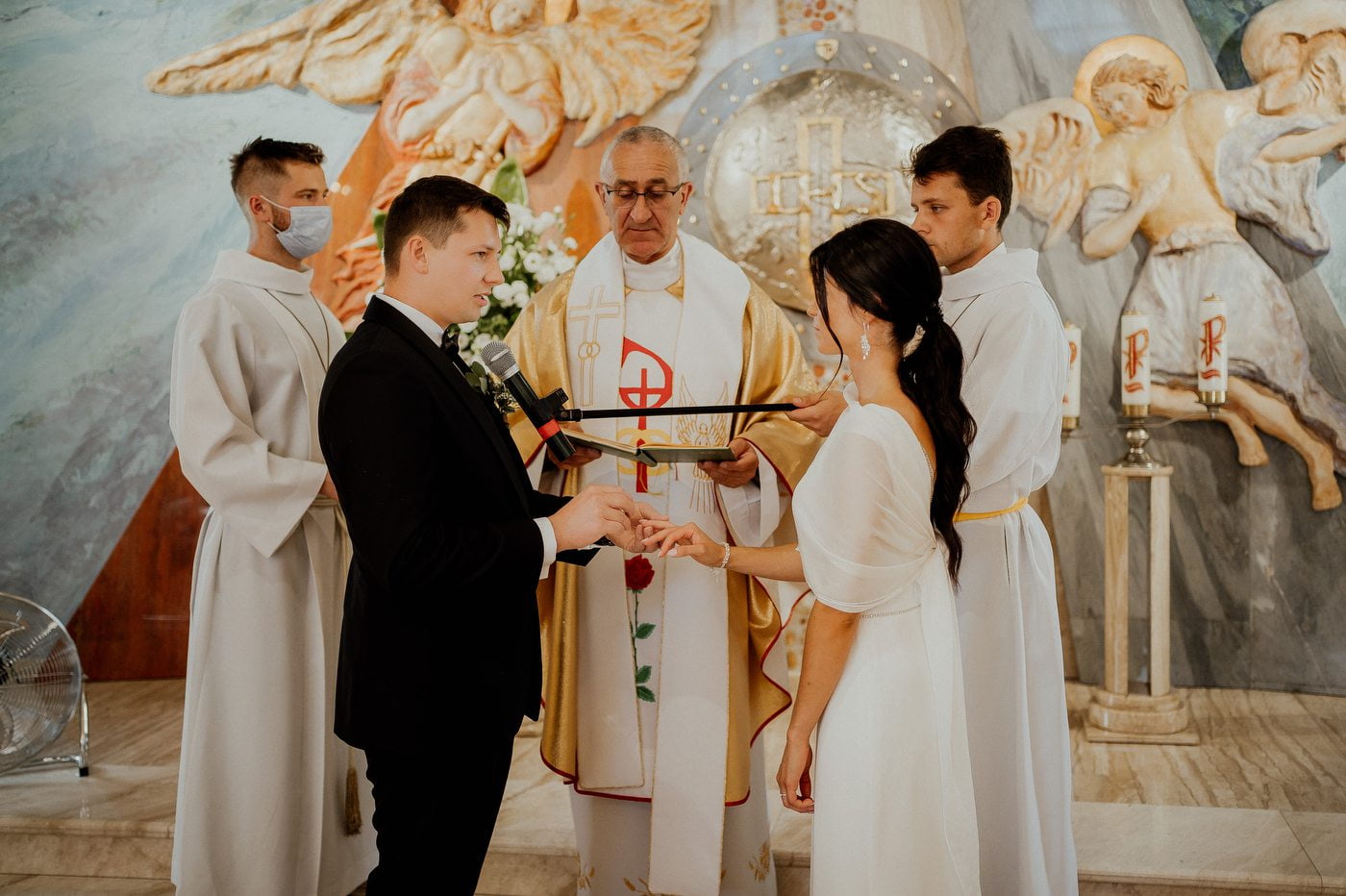 wesele w stodole pod kasztanami bystra fotograf slubny stylovacom 055