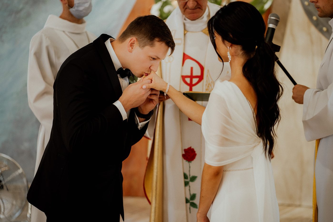 wesele w stodole pod kasztanami bystra fotograf slubny stylovacom 056