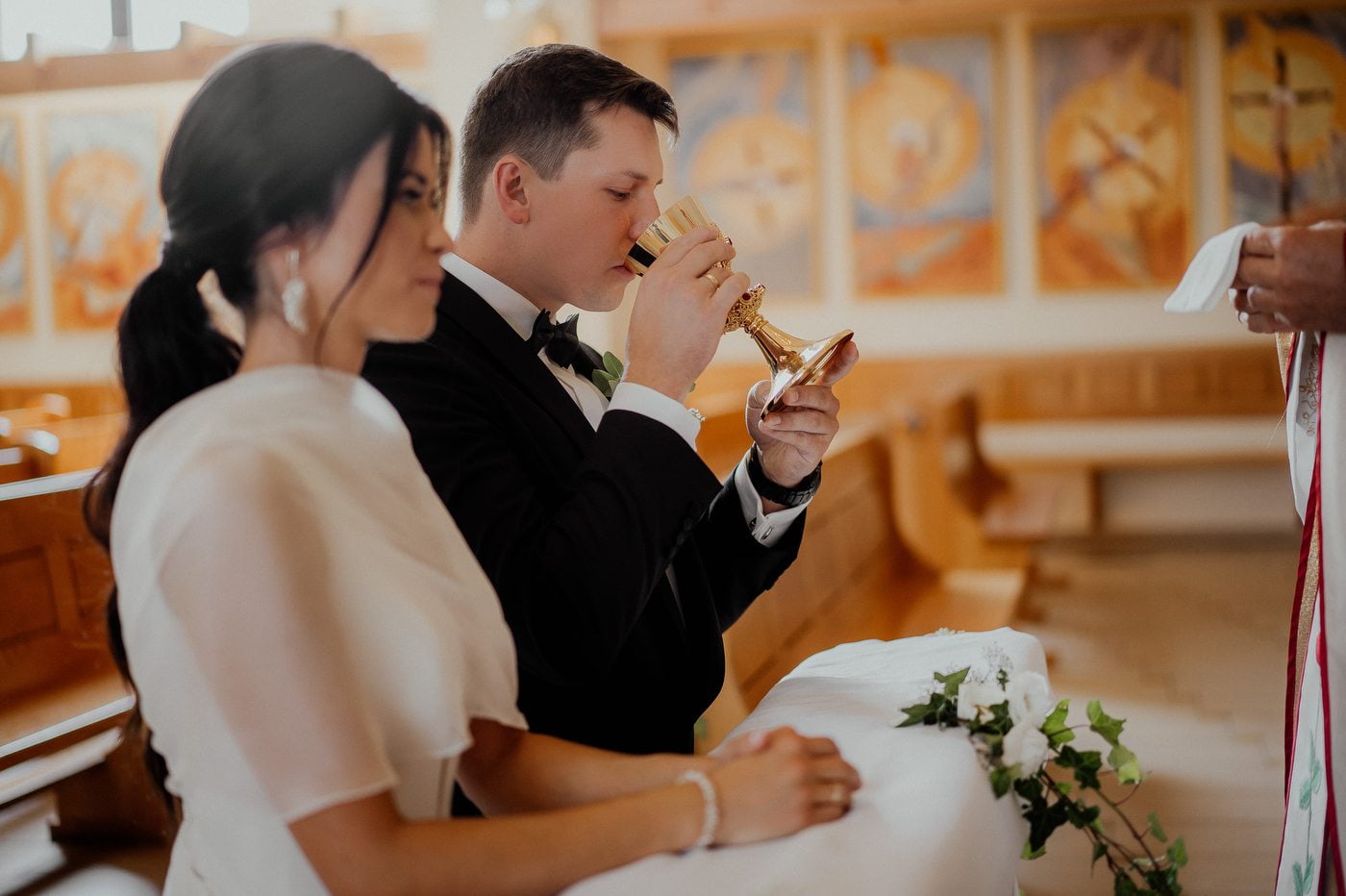 wesele w stodole pod kasztanami bystra fotograf slubny stylovacom 061