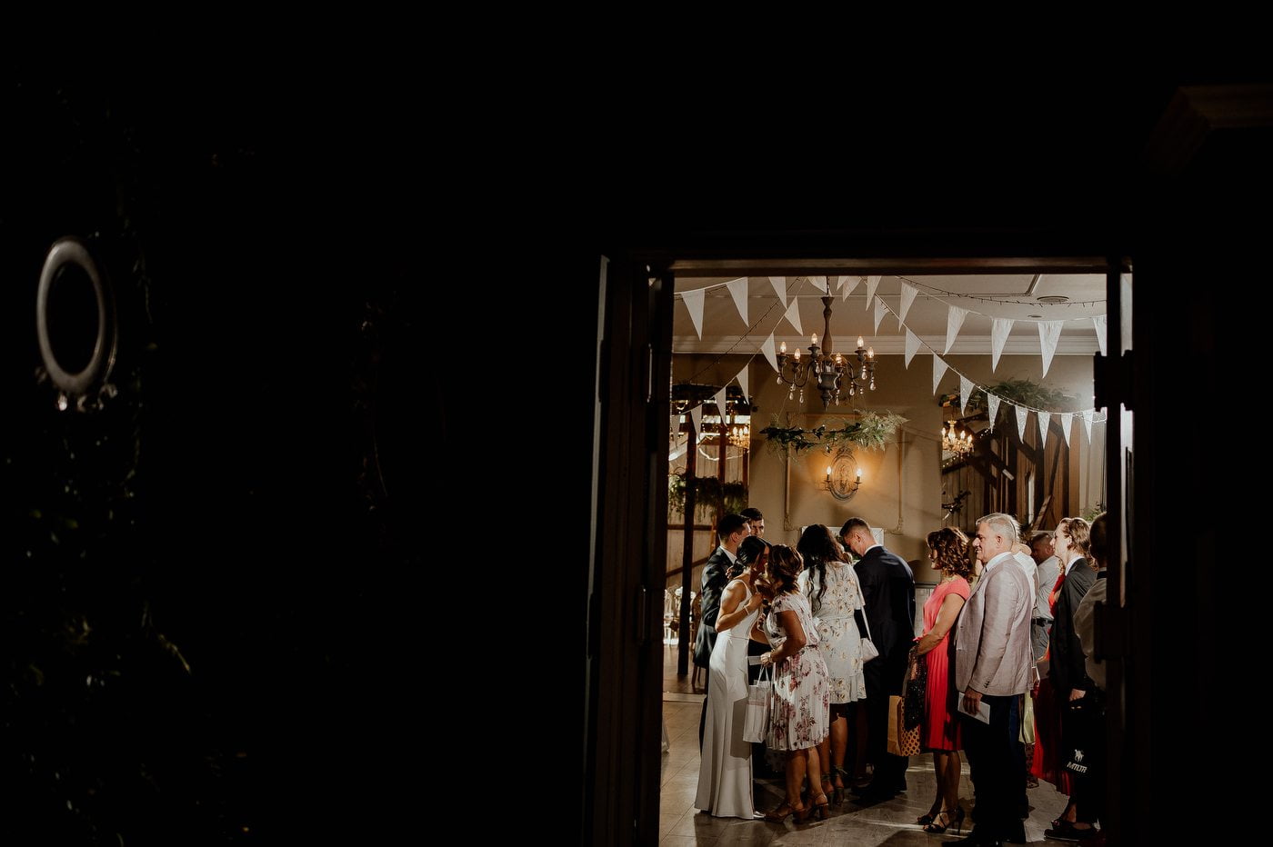 wesele w stodole pod kasztanami bystra fotograf slubny stylovacom 074