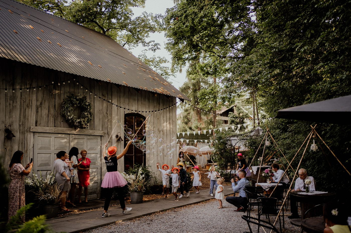 wesele w stodole pod kasztanami bystra fotograf slubny stylovacom 082 1