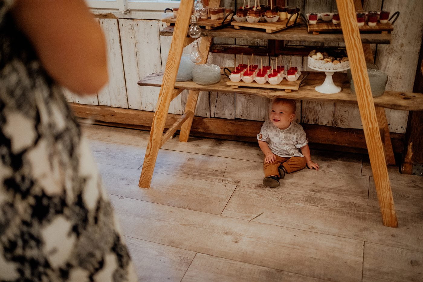 wesele w stodole pod kasztanami bystra fotograf slubny stylovacom 087