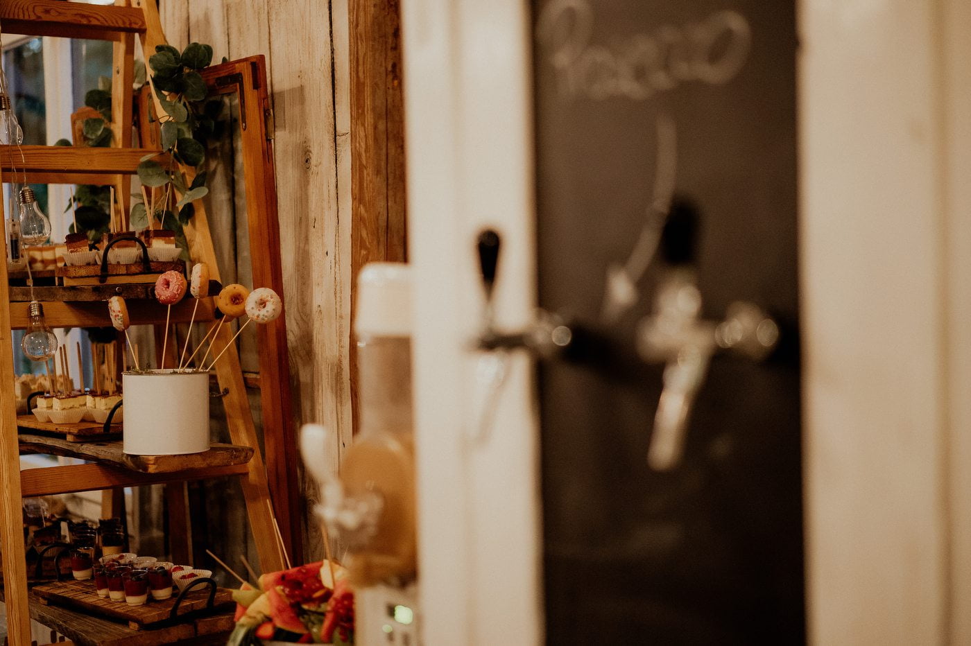 wesele w stodole pod kasztanami bystra fotograf slubny stylovacom 088