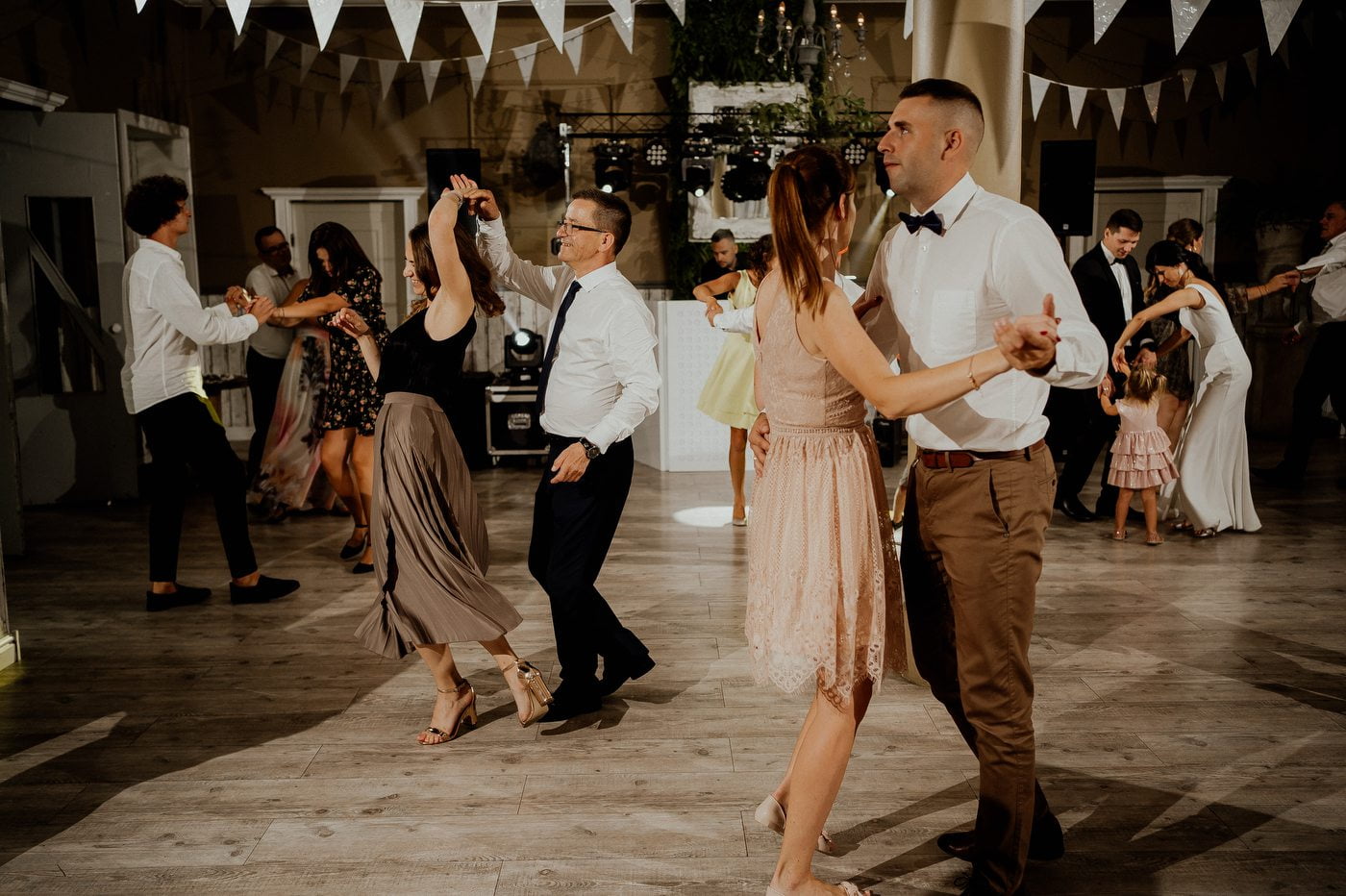 wesele w stodole pod kasztanami bystra fotograf slubny stylovacom 092 1