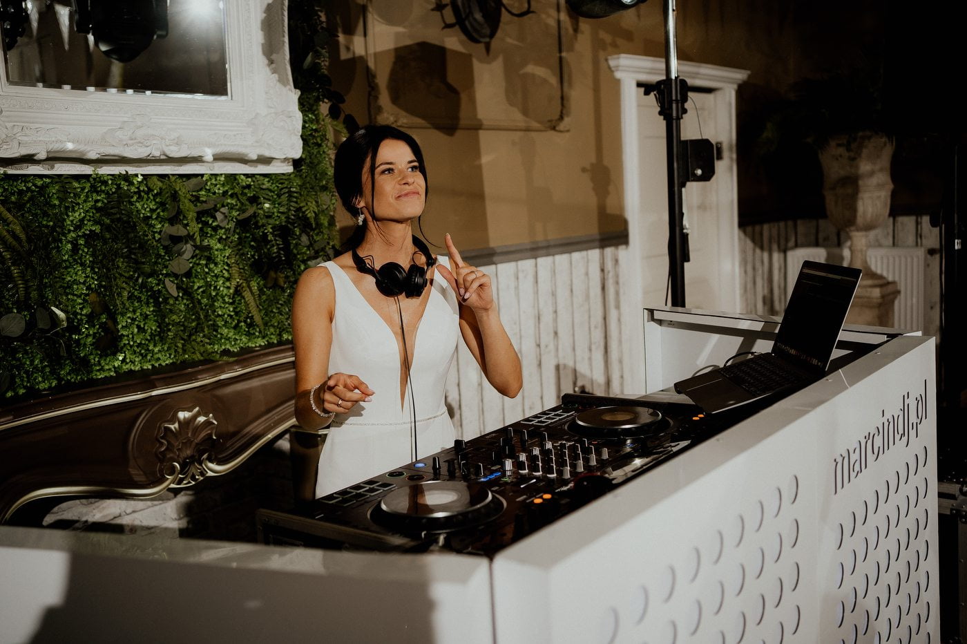 wesele w stodole pod kasztanami bystra fotograf slubny stylovacom 093