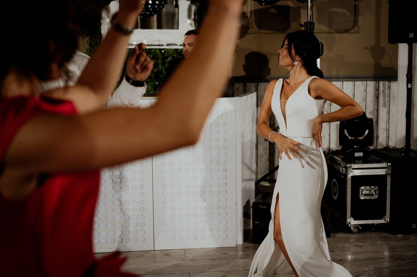 wesele w stodole pod kasztanami bystra fotograf slubny stylovacom 096