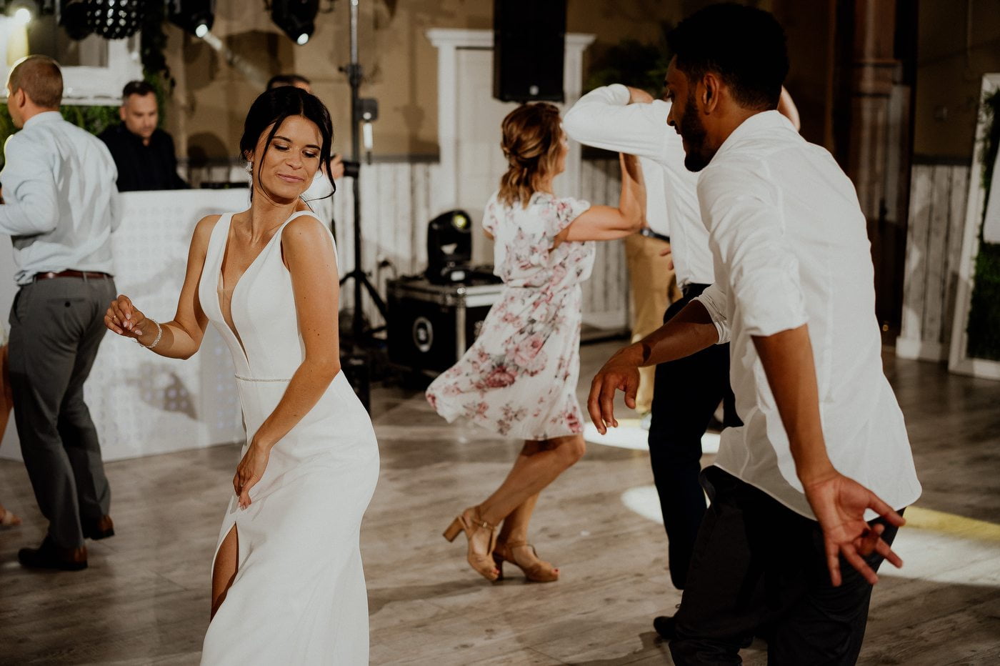 wesele w stodole pod kasztanami bystra fotograf slubny stylovacom 104