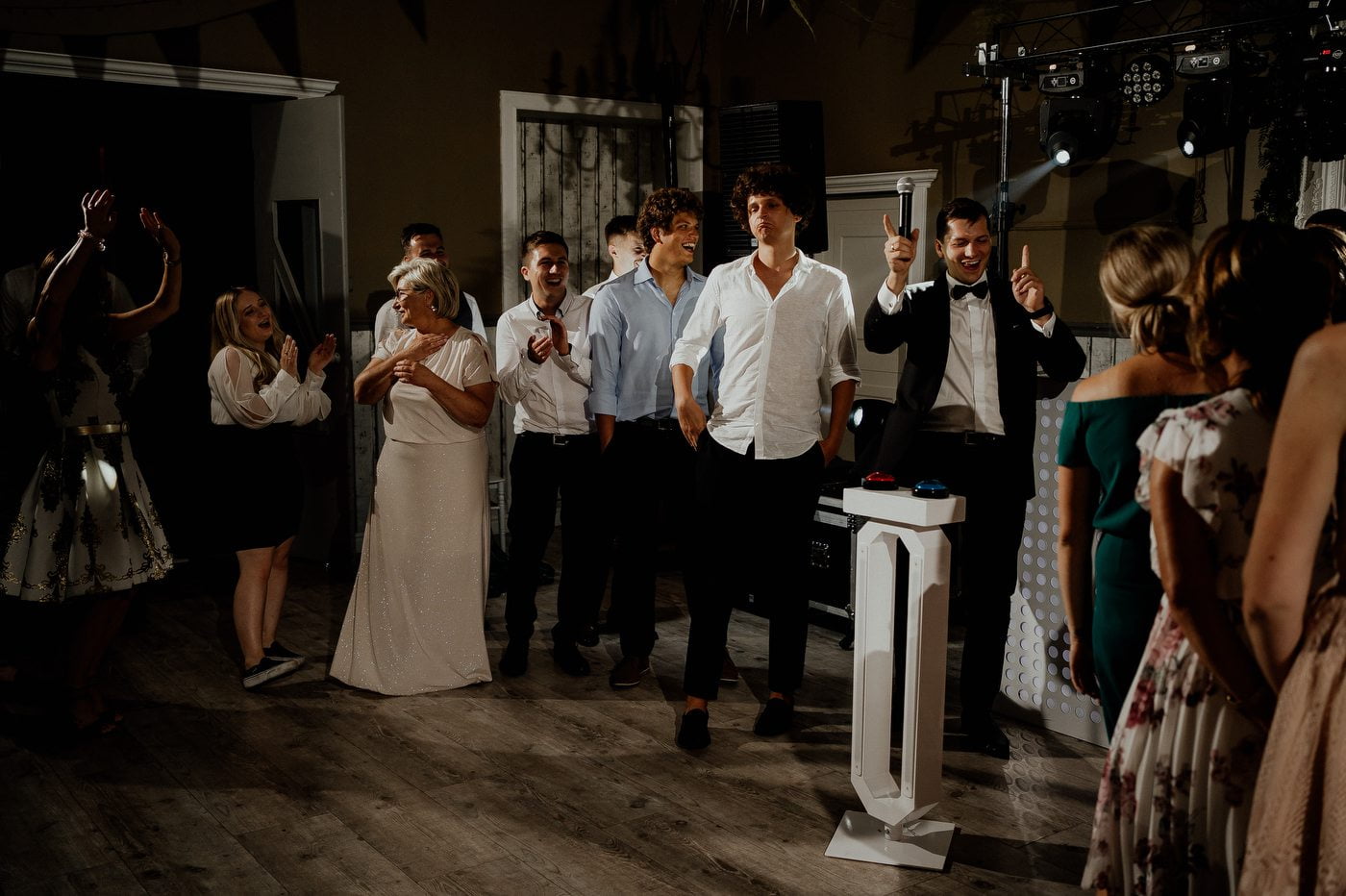 wesele w stodole pod kasztanami bystra fotograf slubny stylovacom 107