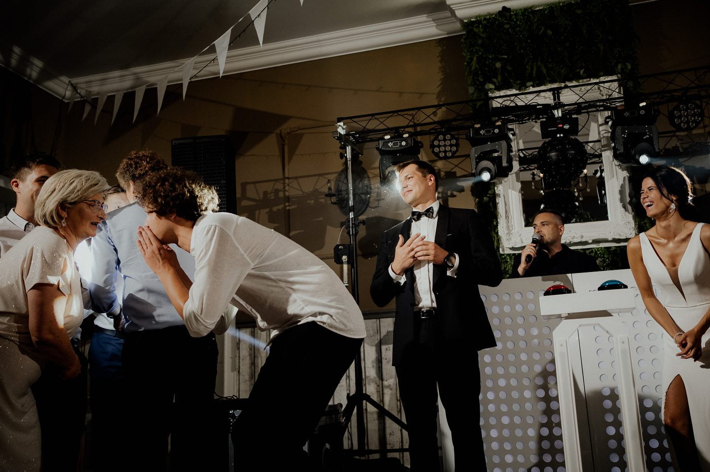 wesele w stodole pod kasztanami bystra fotograf slubny stylovacom 109