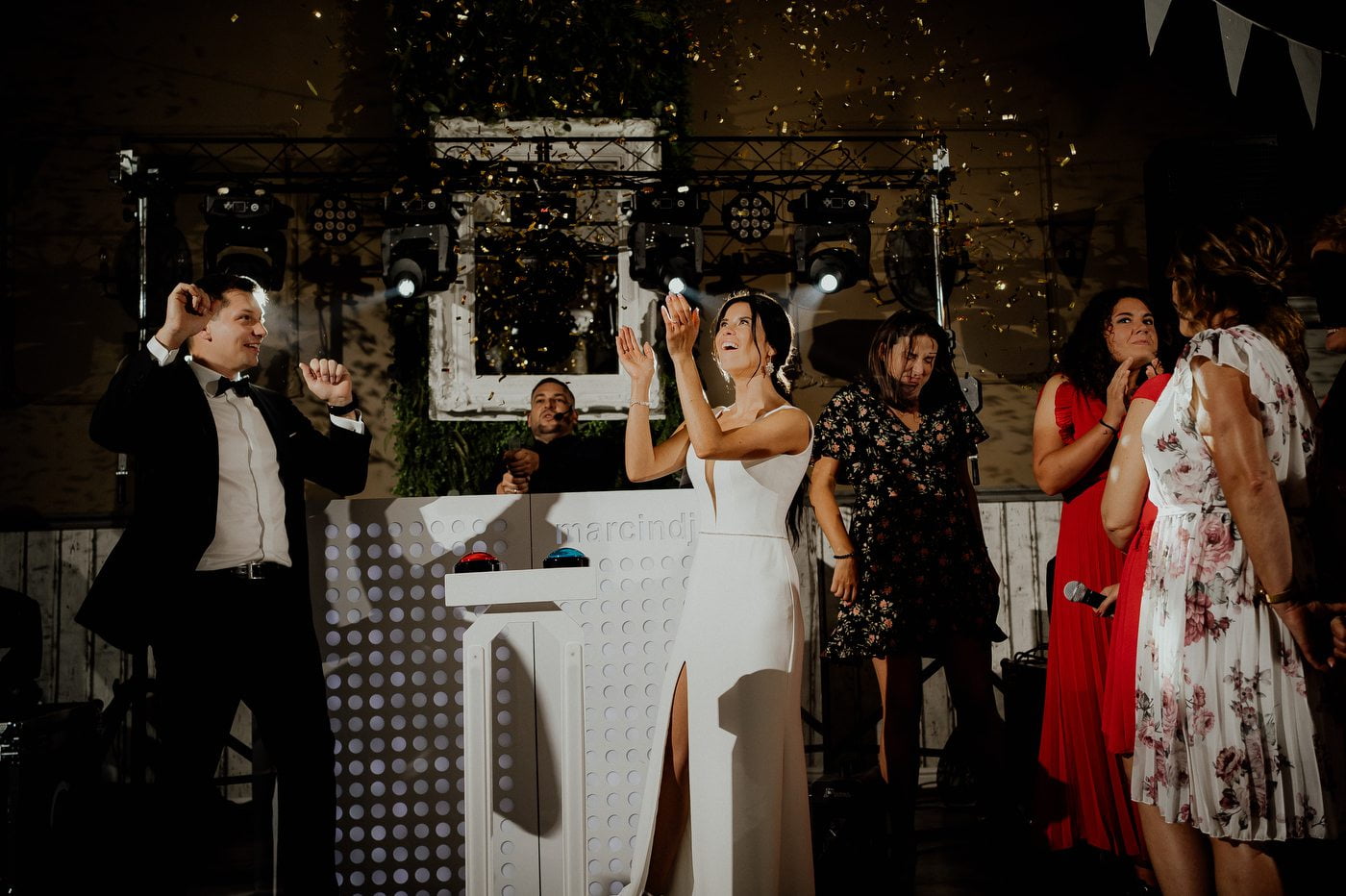 wesele w stodole pod kasztanami bystra fotograf slubny stylovacom 110