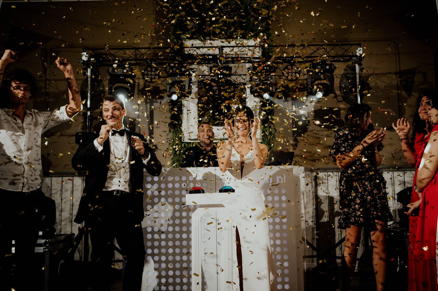 wesele w stodole pod kasztanami bystra fotograf slubny stylovacom 111